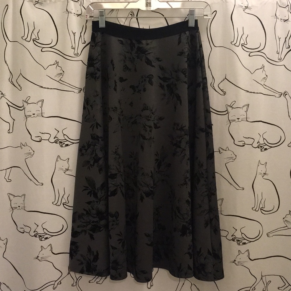 Bobeau Velvet Floral Midi Skirt 🥀